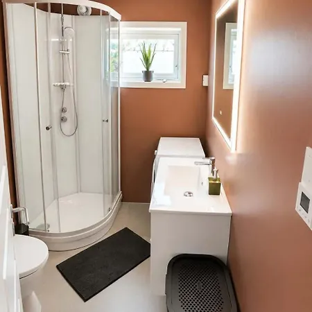 3-bedroom Free Parking & Wifi * Хёугесунн