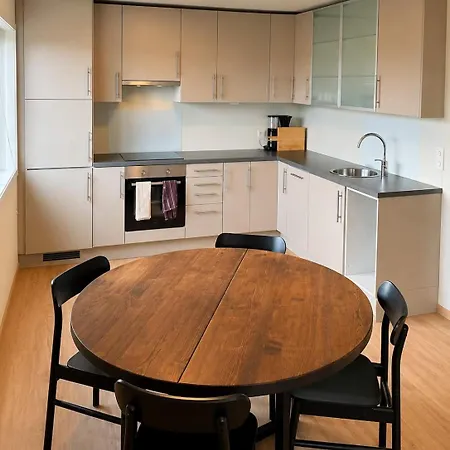 3-bedroom Free Parking & Wifi Апартаменты *